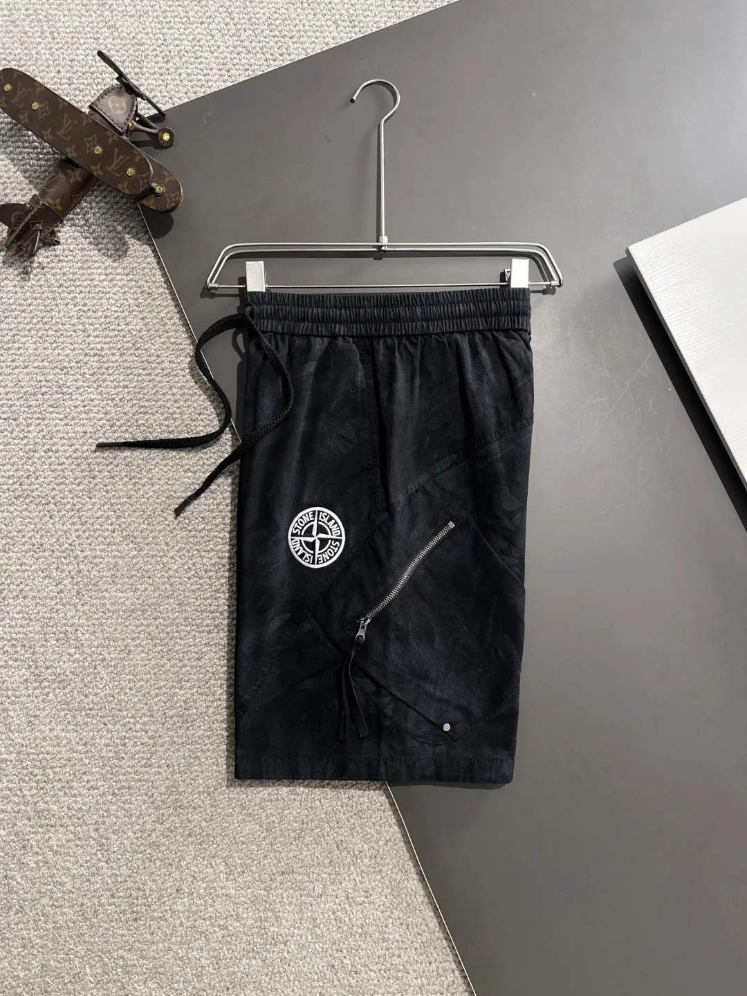🅿️330 next day shipping, high-end goods, Stone Island 2025 spring and summer new elastic band casual shorts, counter-customized fabrics, high breathability and comfort, impeccable details, brand element design concept, reflecting high quality. It feels delicate and soft! It presents a casual cut and the upper body shape is great! Size: M-4XL